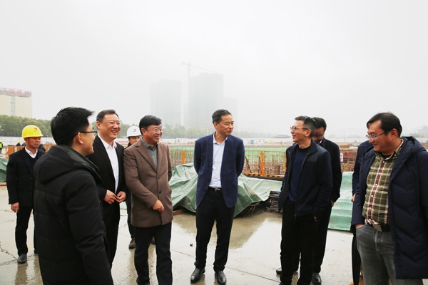 市政公用集團黨委書記董事長鄧建新南昌市城區(qū)城鎮(zhèn)污水全收集全處理達標整治工程調(diào)研6001.jpg