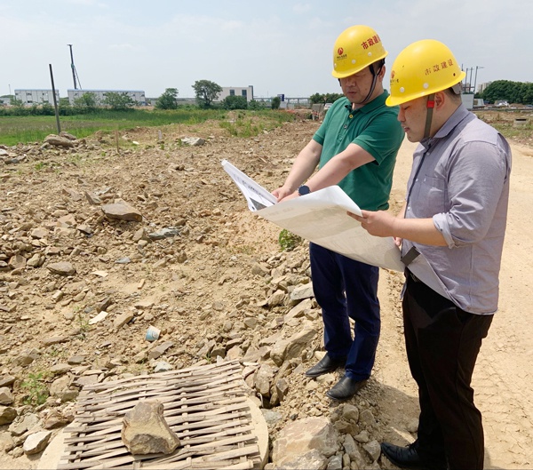 市政建設(shè)集團呂文南昌縣小藍大道快速化項目現(xiàn)場檢查指導(dǎo)工作6001.jpg