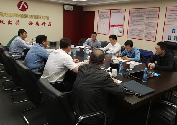 青云譜區(qū)常務(wù)副區(qū)長林峰蒞臨南昌市政建設(shè)集團交流指導工作6002.jpg