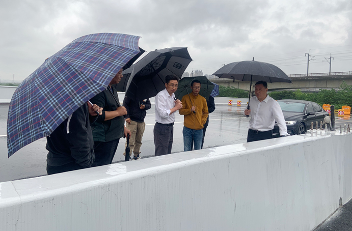 徐旭前往南昌縣河洲路項(xiàng)目、小藍(lán)大道快速化項(xiàng)目調(diào)研pg