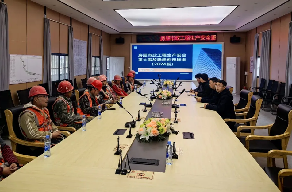 高處作業(yè)安全培訓(xùn)｜腳手架搭設(shè)、防墜落措施與事故警示教育