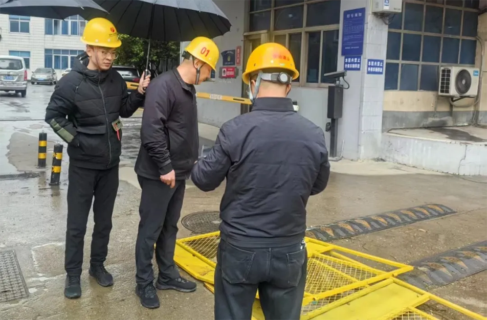徐旭調(diào)研南昌縣小藍大道、青云譜污水接駁工程｜施工進度與安全文明管理